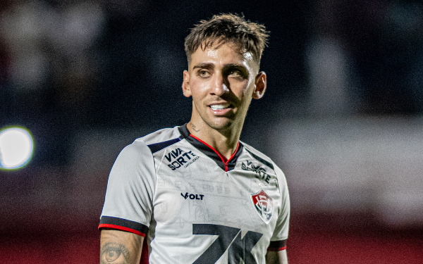 Ex-atacante do Vitória é contratado por time da Libertadores