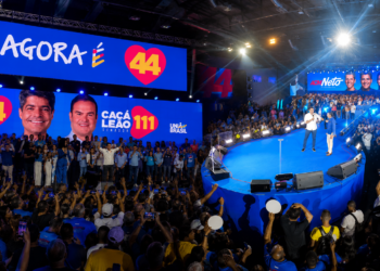 ACM Neto tem candidatura ao Governo da Bahia oficializada durante convenção que reúne milhares de apoiadores em Salvador