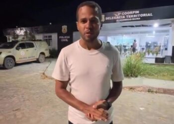 Thiancle deixa delegacia à noite e fala em abuso de autoridade em Alagoinhas
