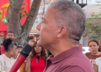 Vereador Luciano Almeida se reúne em protesto e cobra pagamento de servidores com salários atrasados em Alagoinhas