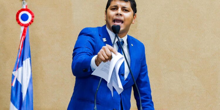 TRE-BA determina suspensão temporária do Instagram do deputado Diego Castro
